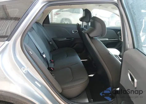 2025 Kia K4 Lxs z USA, uszkodzony, nr VIN 3KPFT4DE3SE237266